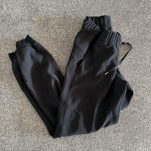 Lululemon on the fly joggers